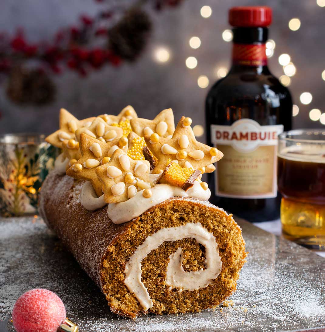 https://www.drambuie.com/assets/Uploads/cocktails/listimage/Christmas-Gingerbread-and-Drambuie-Roulade-desktop.jpg